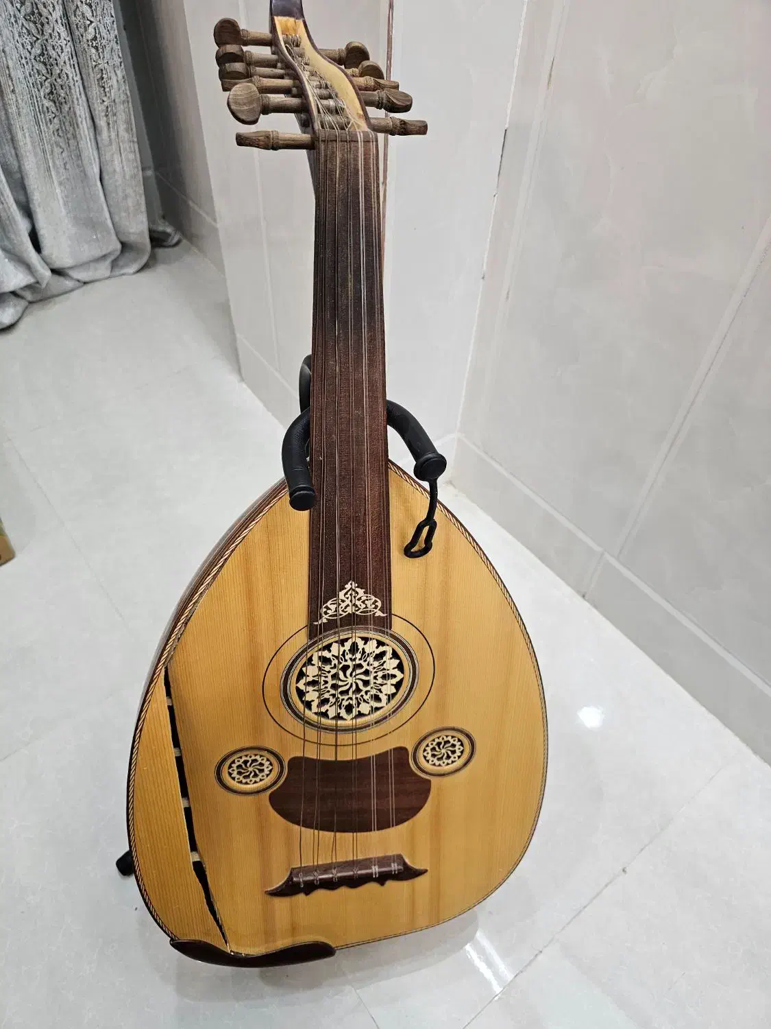 ساز عود و کیف برزنتی محکم|سازهای سنتی|قم, باغ کرباسی|دیوار