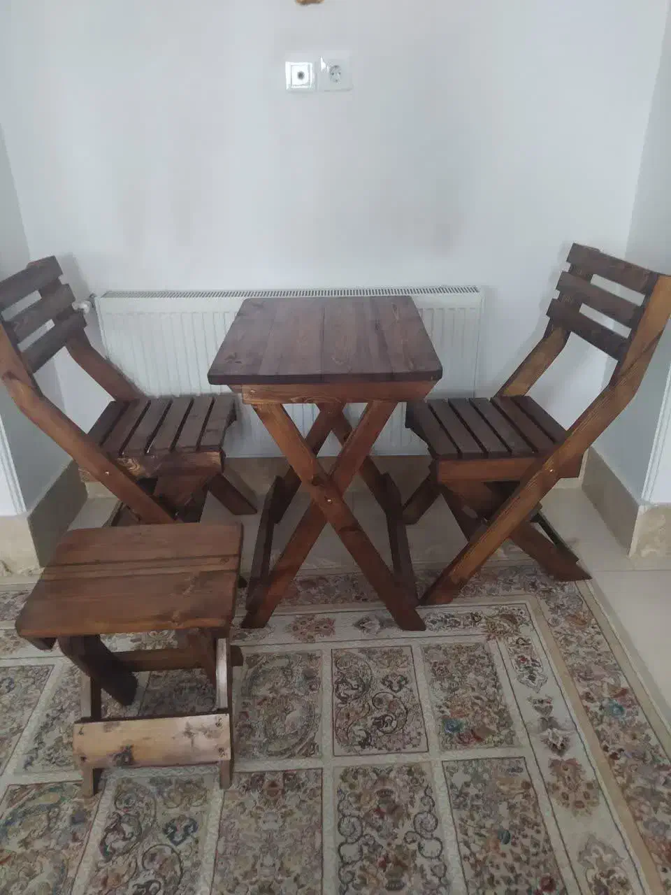 میز و صندلی چوبی|کافی‌شاپ و رستوران|قم, انسجام|دیوار