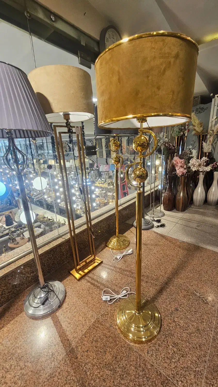 آباژور کنارسالنی قدی تنوع بالا|چراغ خواب و آباژور|مشهد, توس (بلوار توس)|دیوار