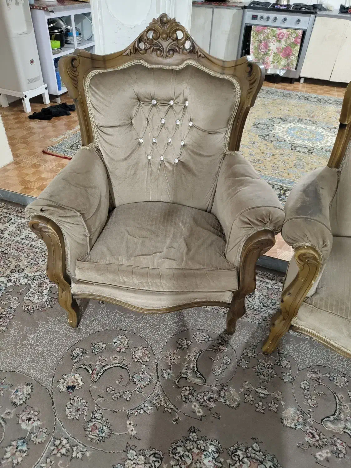 مبل سلطنتی با میز و عسلی|مبلمان خانگی و میز عسلی|آبپخش, |دیوار