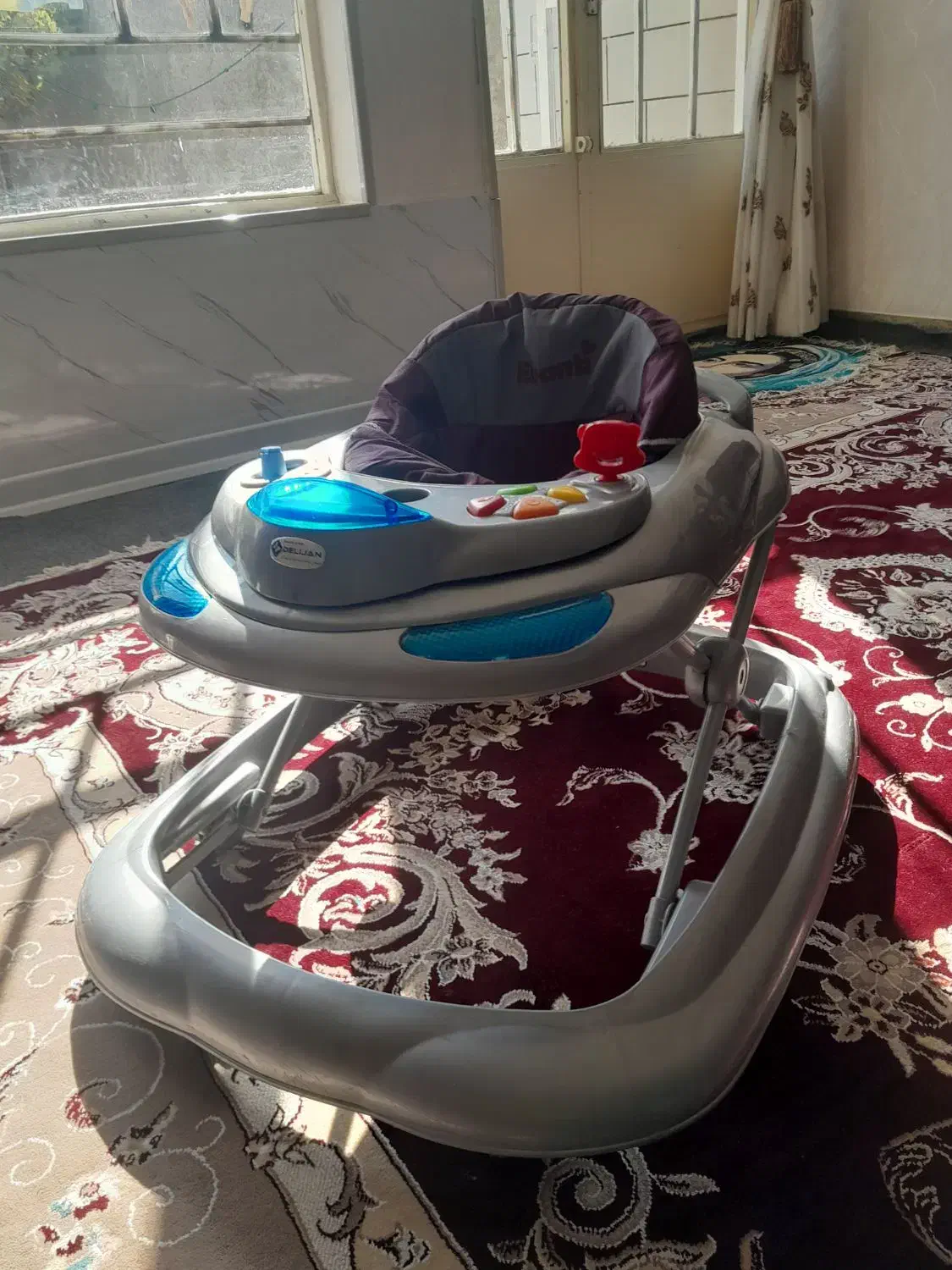 یک عددکریر با ساک خواب وگهواره با رورووک|کالسکه و لوازم جانبی|شهرکرد, |دیوار