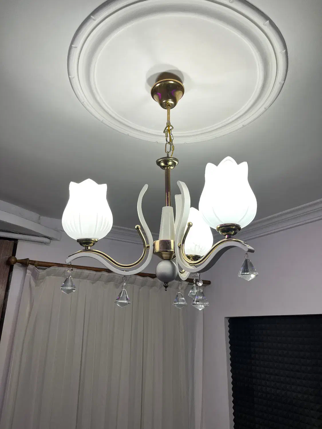 لوستر سه شاخه|لوستر و چراغ آویز|رشت, چمارسرا|دیوار