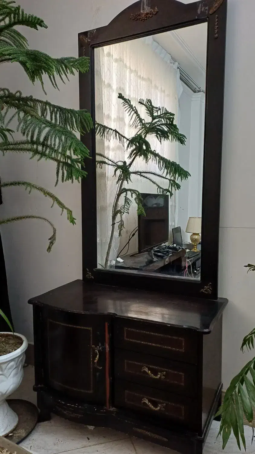 آینه شمعدان|آینه|سبزوار, قاضی زاد|دیوار