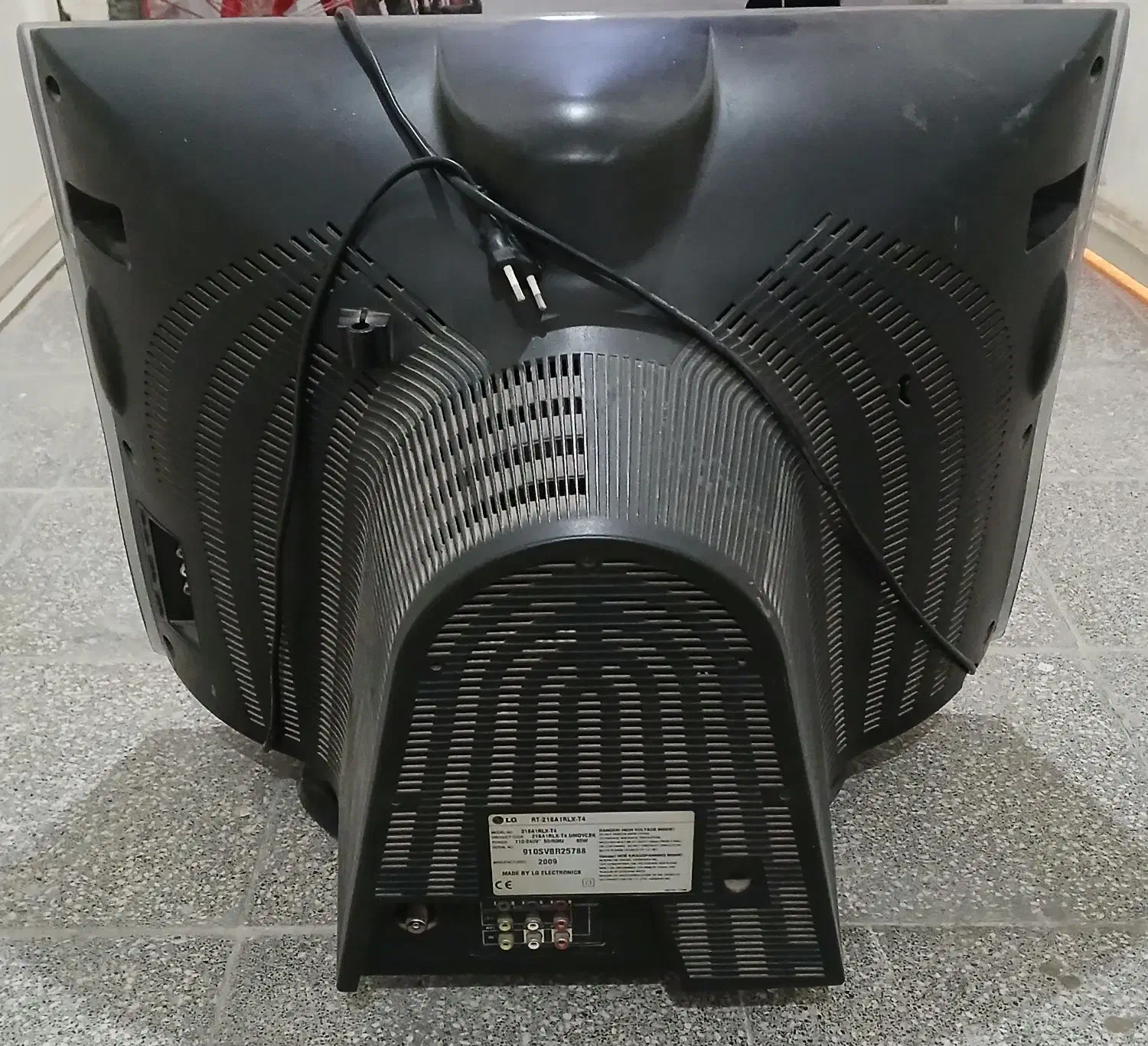 تلویزیون ال جی ۲۱ اینچ صفحه تخت|تلویزیون و پروژکتور|گلبهار, شهر جدید گلبهار|دیوار