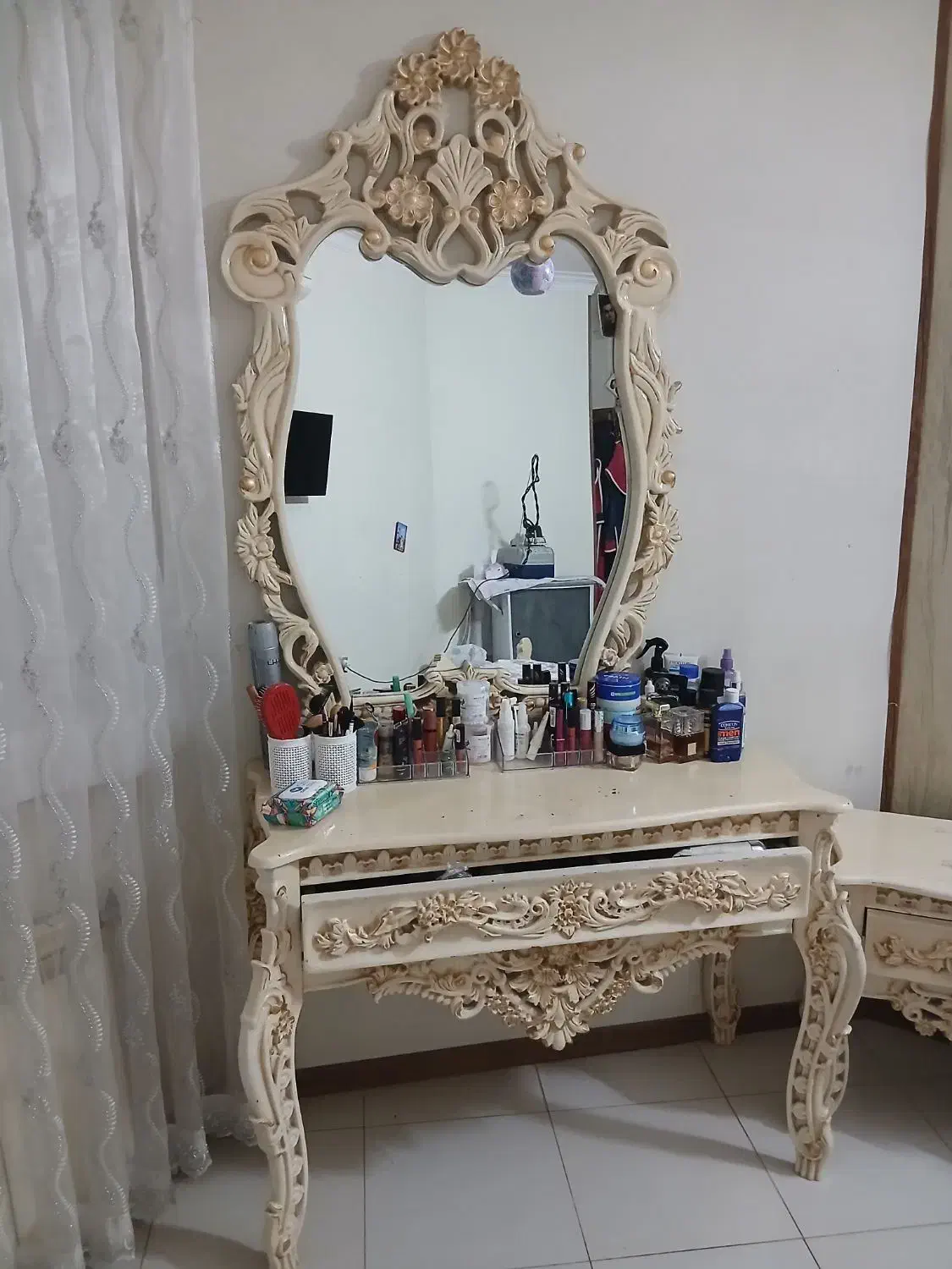 تخت خواب و اینه در اور|تخت و سرویس خواب|مشهد, کوه سنگی|دیوار