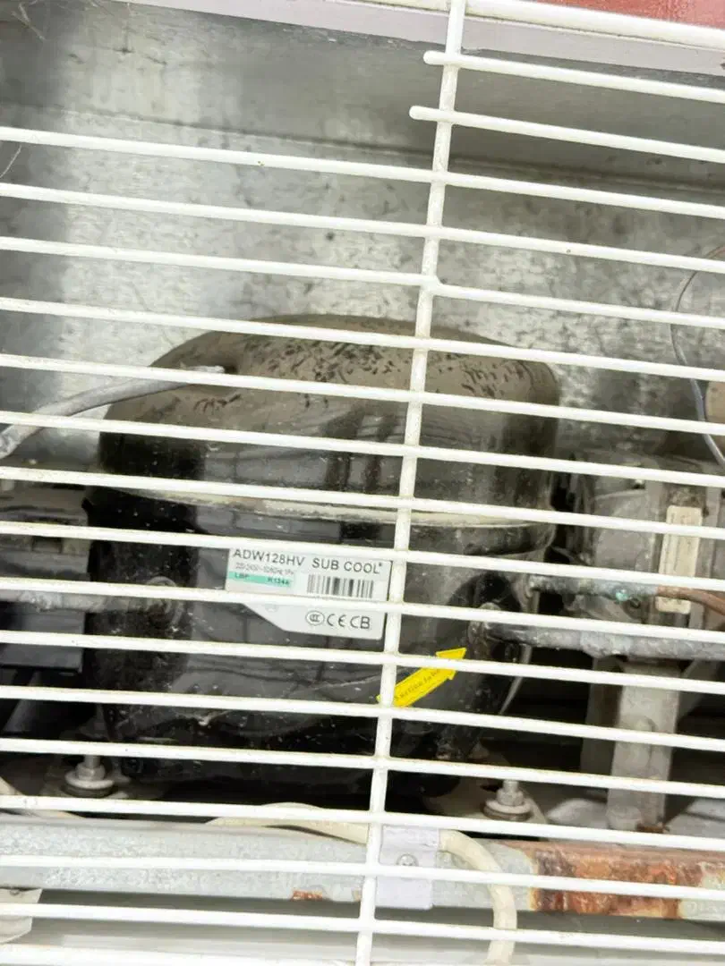 فروش وسیله آشپزخونه فر،فریزر،صندلی و میز کم کارونو|کافیشاپ و رستوران|بندرعباس, |دیوار