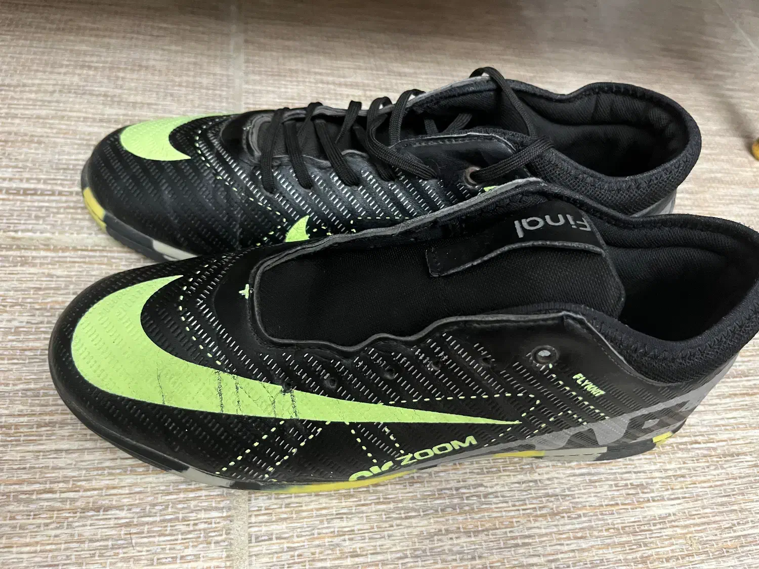 استوک درحد نو(۴۲/۴۳)|کیف، کفش، کمربند|صومعهسرا, |دیوار