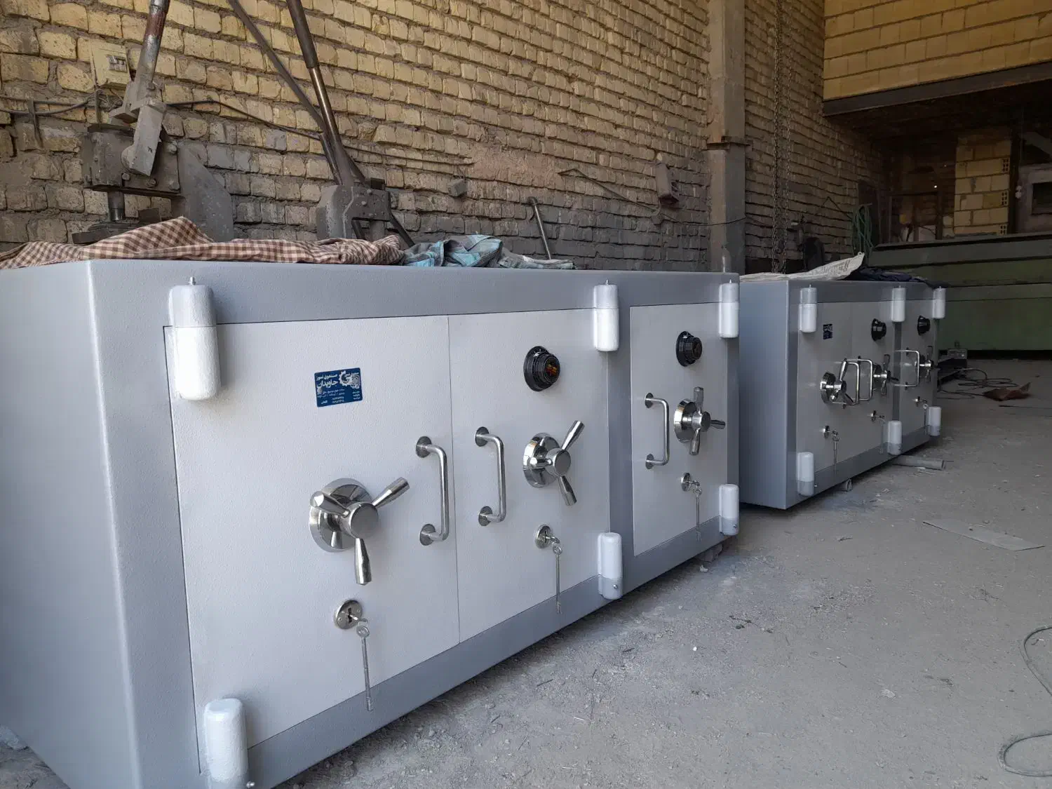 گاوصندوق|ابزارآلات|برخوار, |دیوار