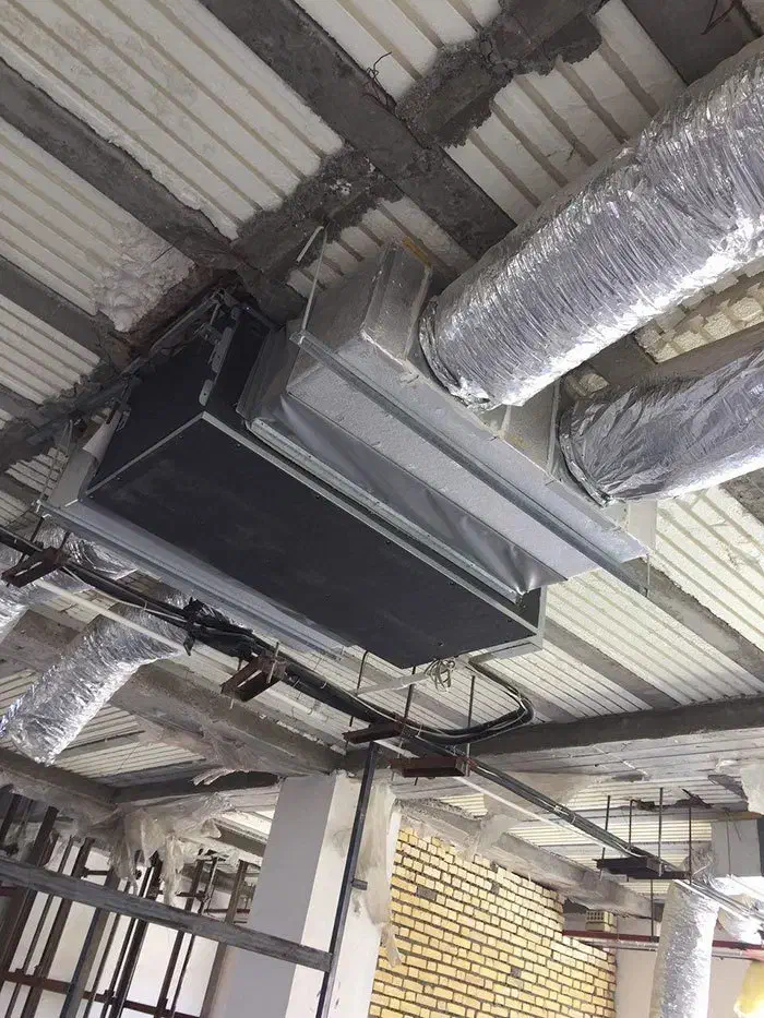 داکت اسپلیت همراه با کانال کشی|کولر گازی و فنکوئل|اراک, |دیوار