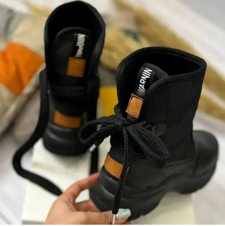 کفش نو|کیف، کفش، کمربند|بروجرد, |دیوار