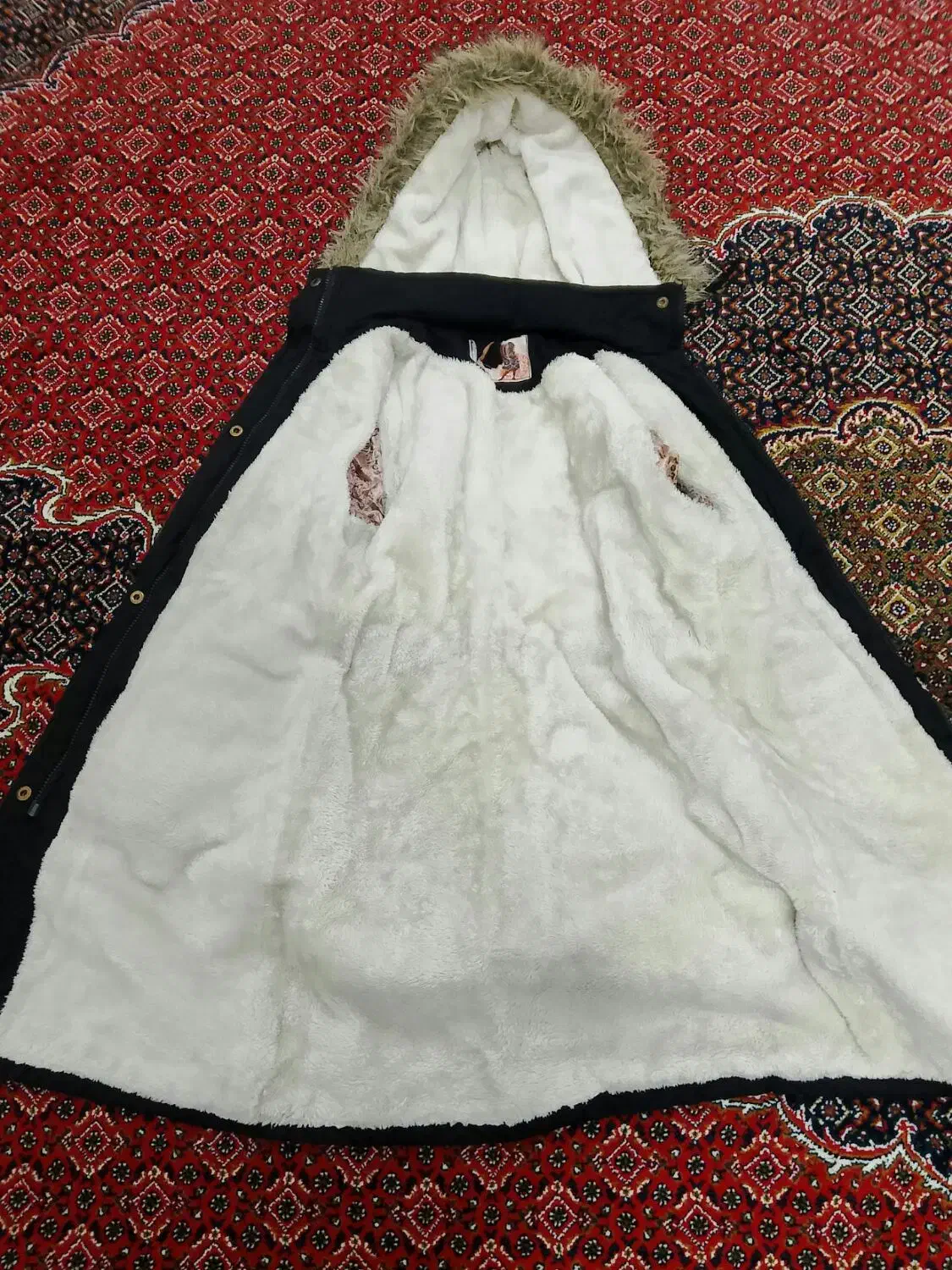 کاپشن|لباس|ثلاث باباجانی, |دیوار