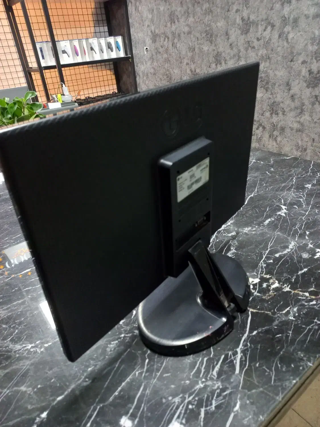 مانیتور LG 20EN32S تمیز و سالم|تلویزیون و پروژکتور|یزد, |دیوار