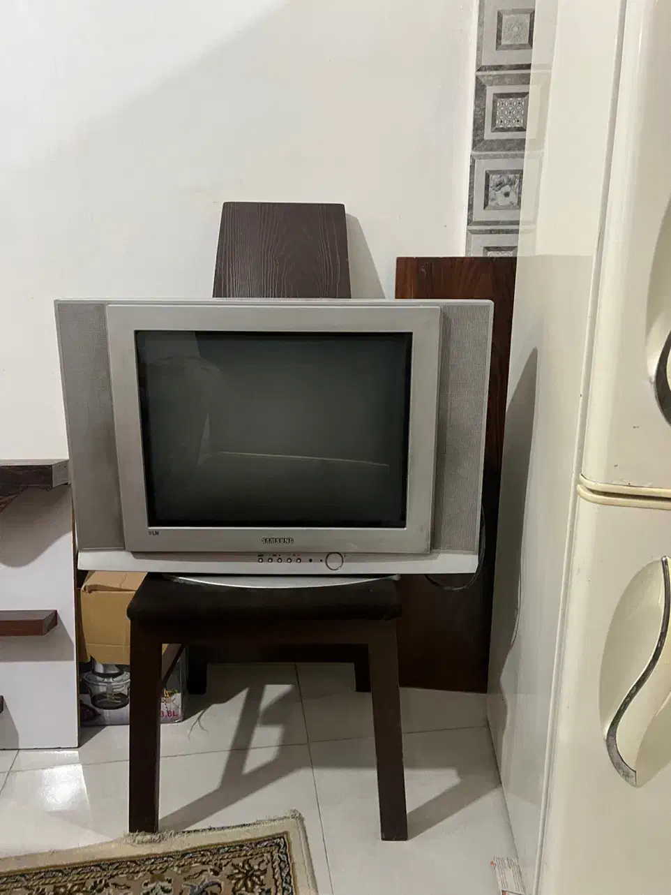 تلویزیون 21 پشت کوچک سامسونگ|تلویزیون و پروژکتور|رشت, نخودچر|دیوار