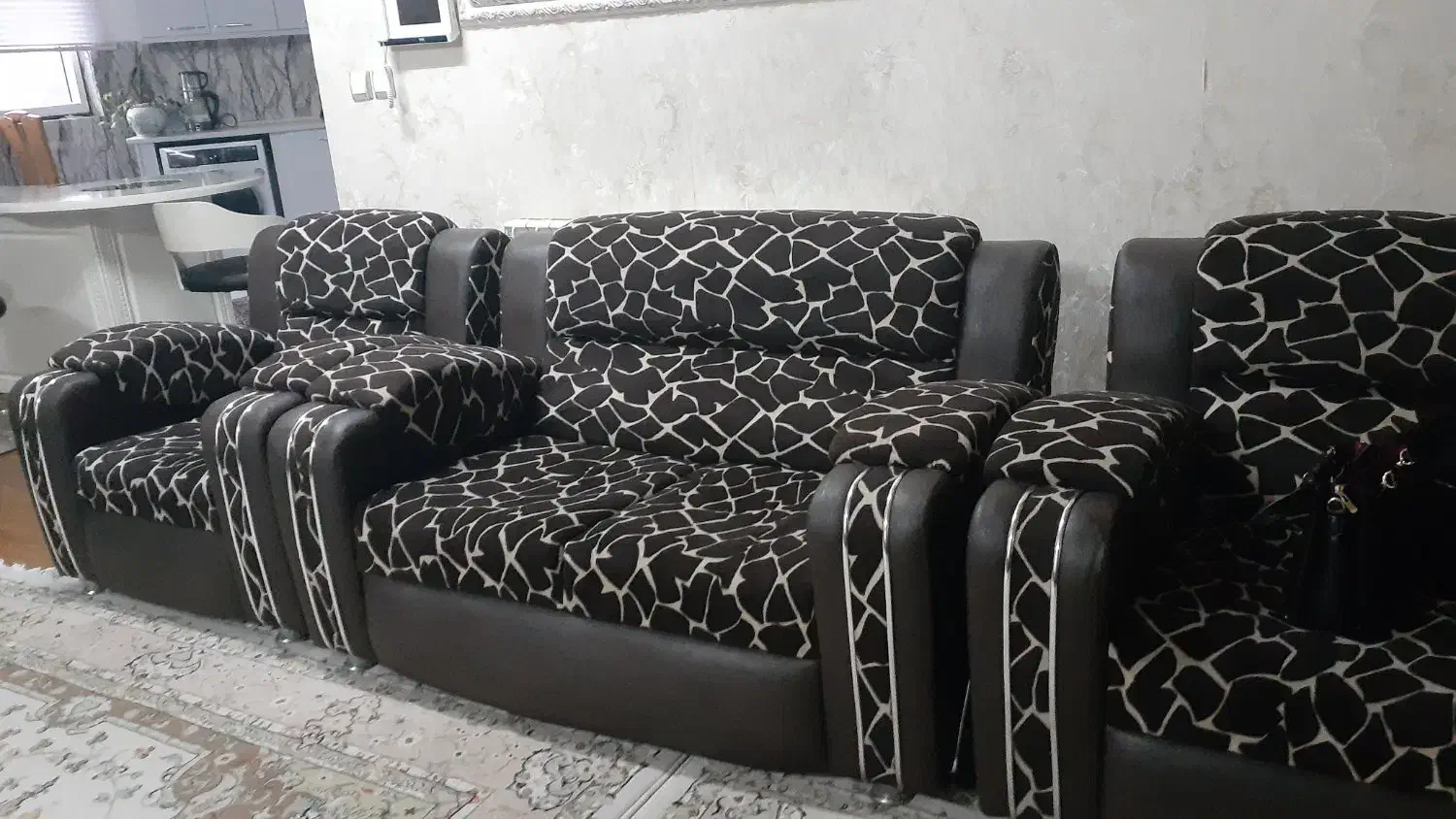 مبل راحتی|مبلمان خانگی و میز عسلی|رشت, پیرکلاچای|دیوار