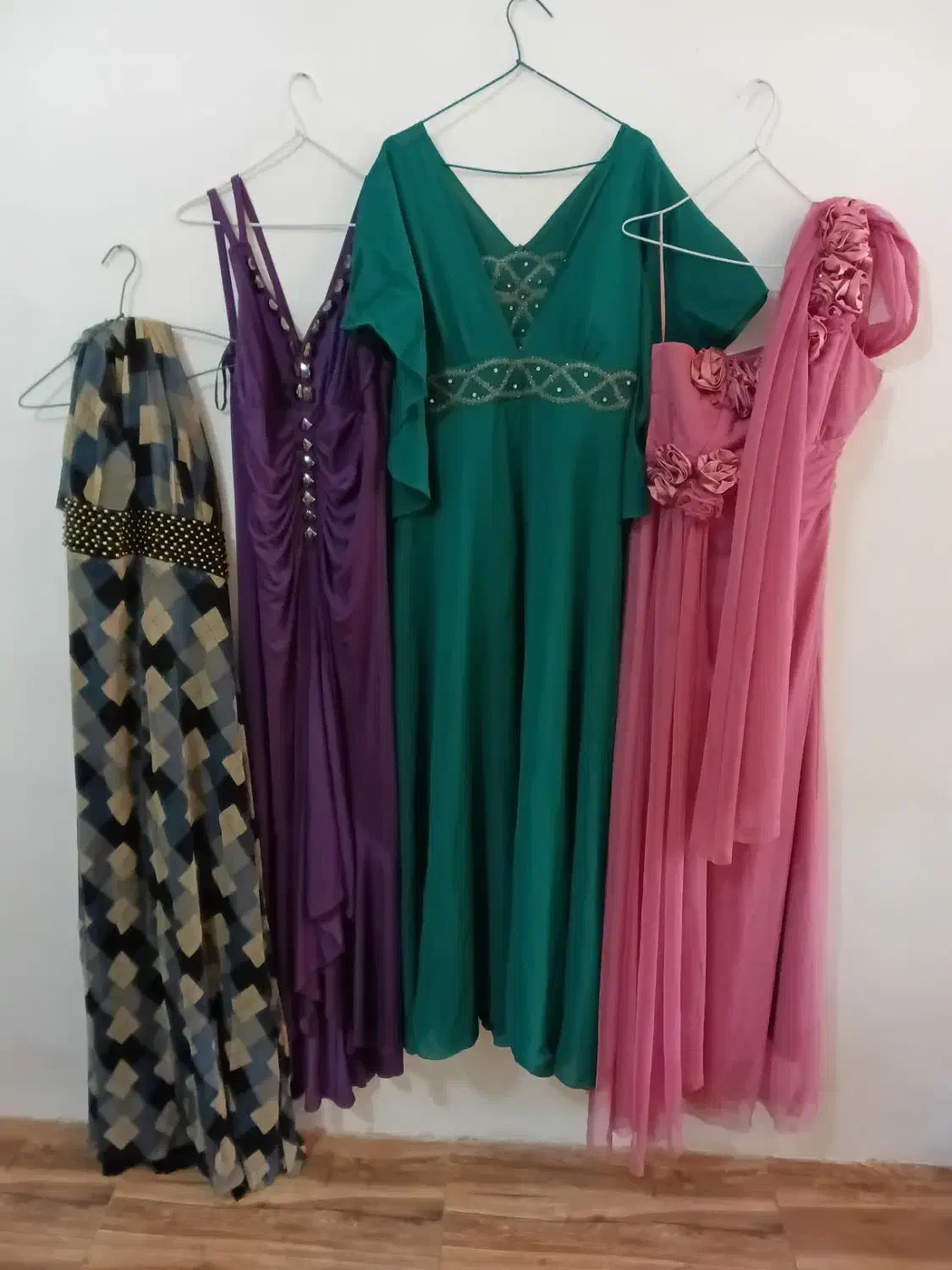 لباس مجلسی|لباس|رودهن, |دیوار