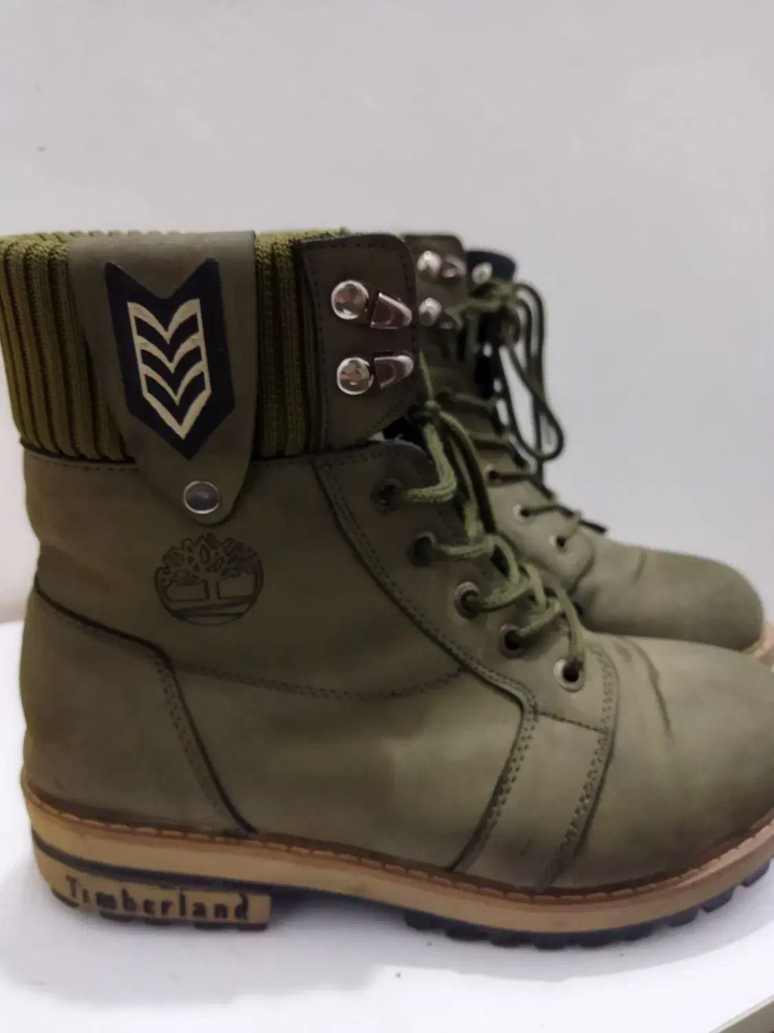 بوت|کیف، کفش، کمربند|دورود, |دیوار