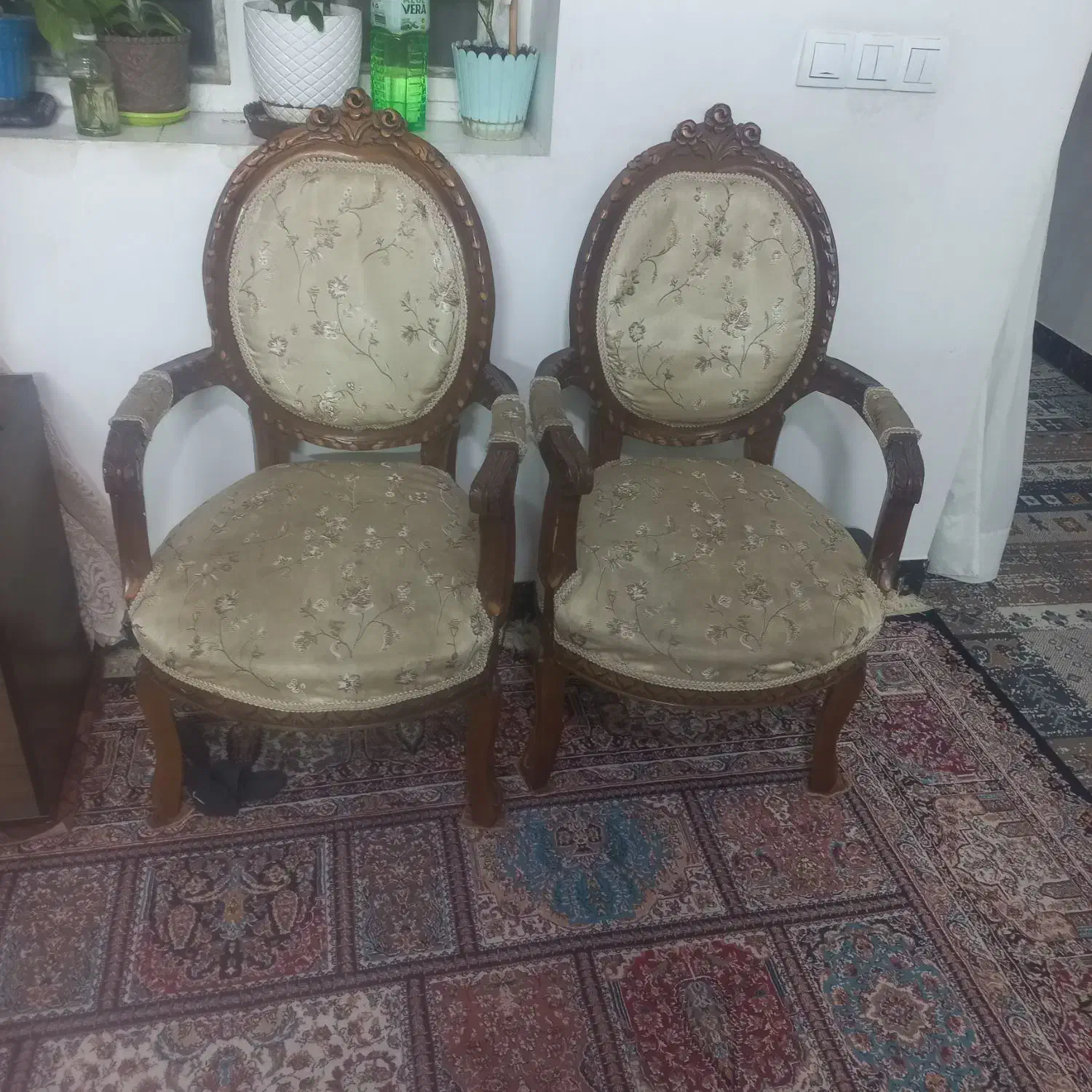 مبلمان سلطنتی ۵ نفره|مبلمان خانگی و میز عسلی|شیراز, زند|دیوار