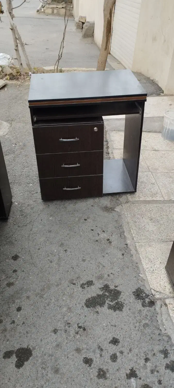 میز و صندلی اداری در حد نو|مبلمان اداری|مشکیندشت, |دیوار