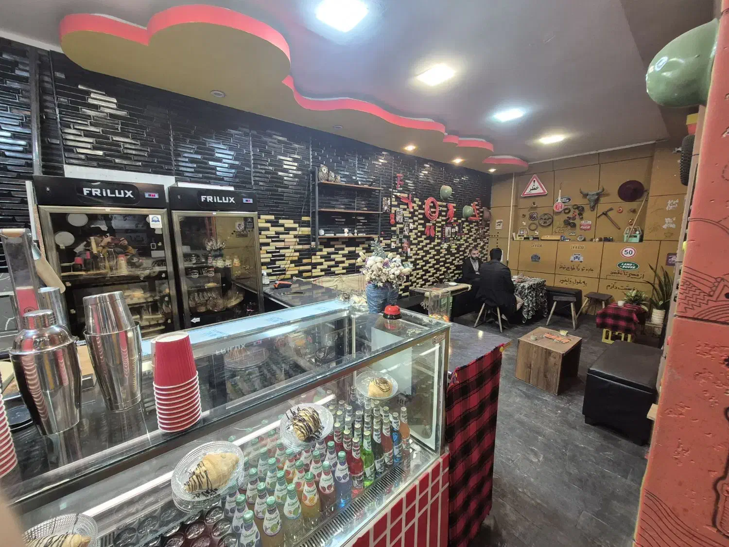 واگذاری کافه با تجهیزات و پروانه در خاقانی|کافیشاپ و رستوران|اصفهان, جلفا|دیوار