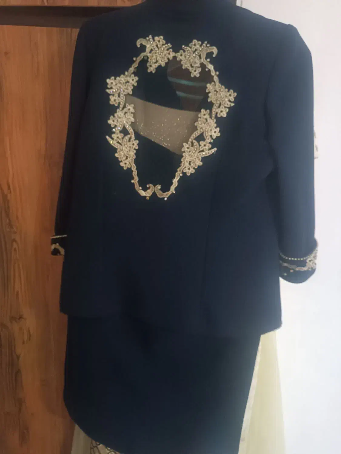 کت و دامن مجلسی|لباس|اشتهارد, |دیوار