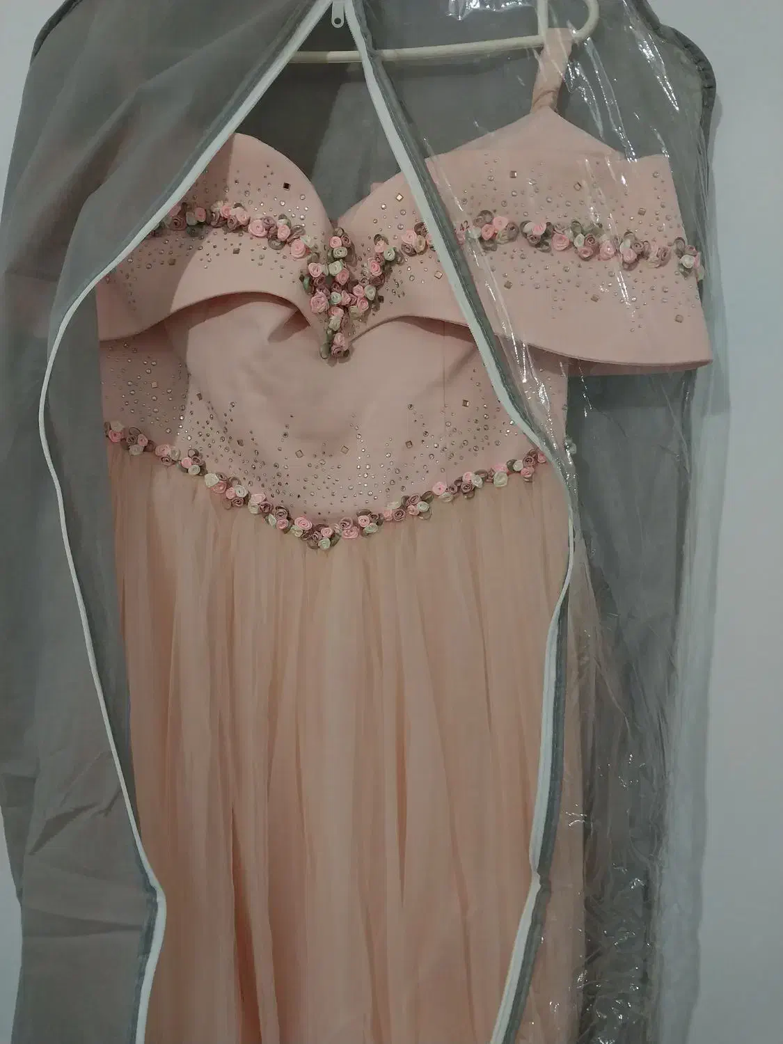 پیراهن نونو|لباس|کبودرآهنگ, |دیوار