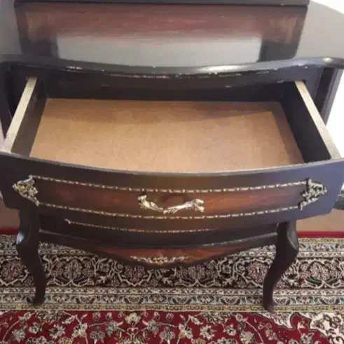 آینه و میز|آینه|سبزوار, کاشفی شمالی (دادگستری)|دیوار