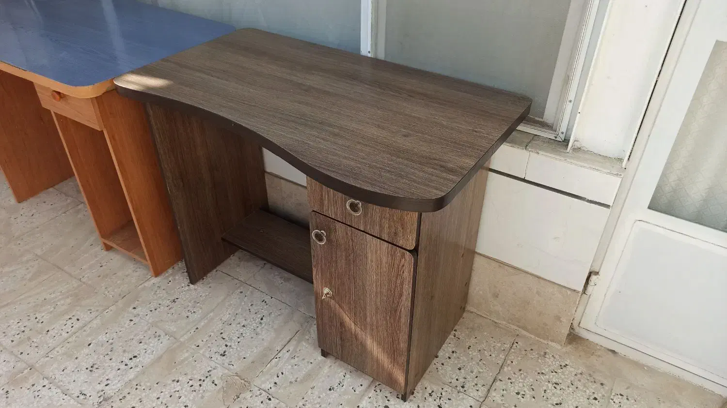 میز تحریر و میز کامپیوتر|میز تحریر و کامپیوتر|تربتحیدریه, فرمانداری|دیوار