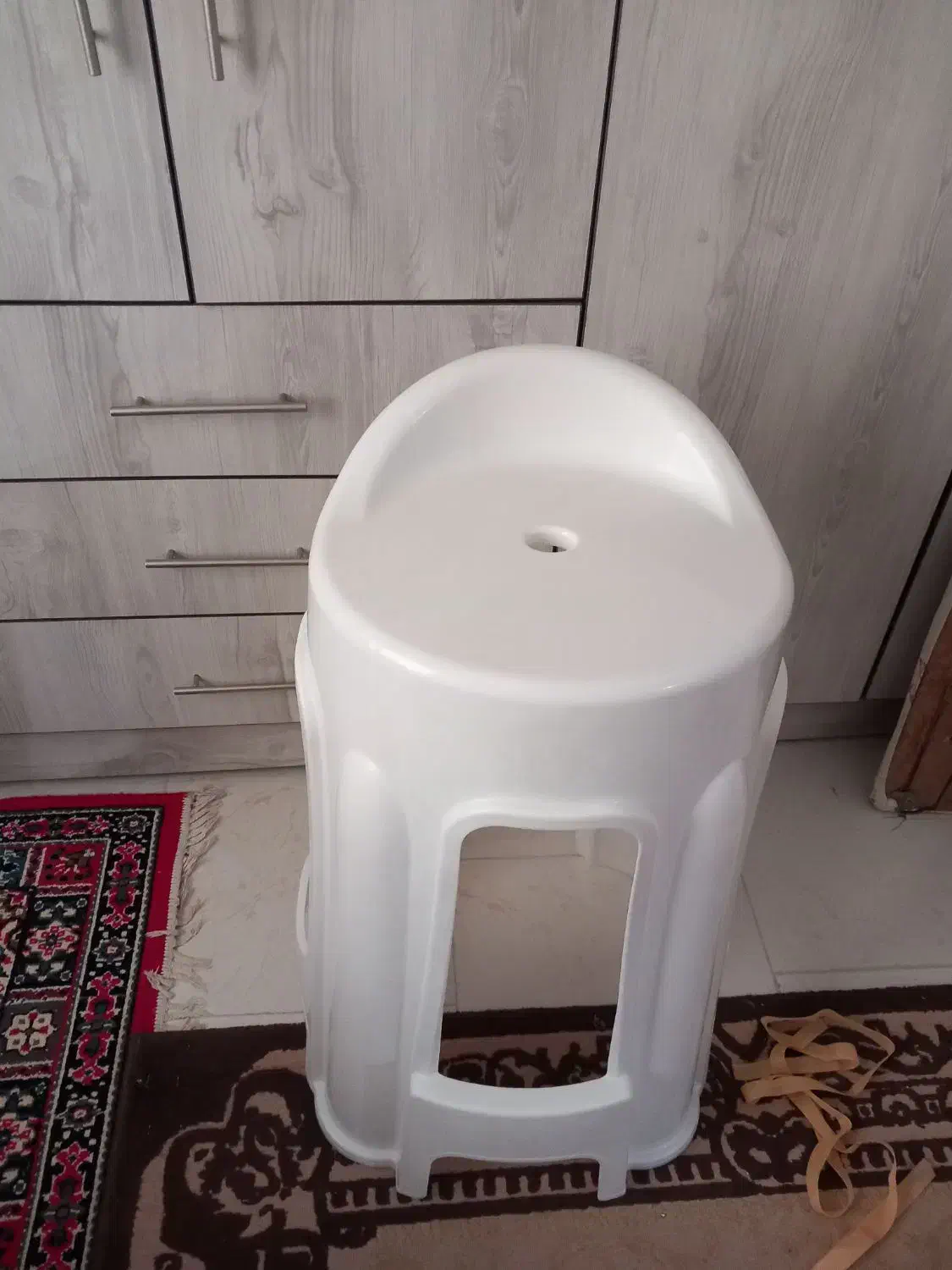 چهار پایه پلاستیکی|صندلی و نیمکت|هشتگرد, شهرک ریحانه|دیوار