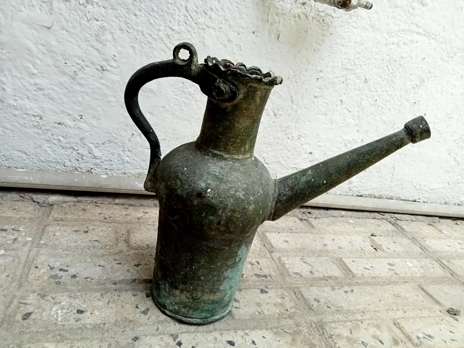 آفتابه مسی قدیمی|کلکسیون اشیاء عتیقه|لنگرود, |دیوار