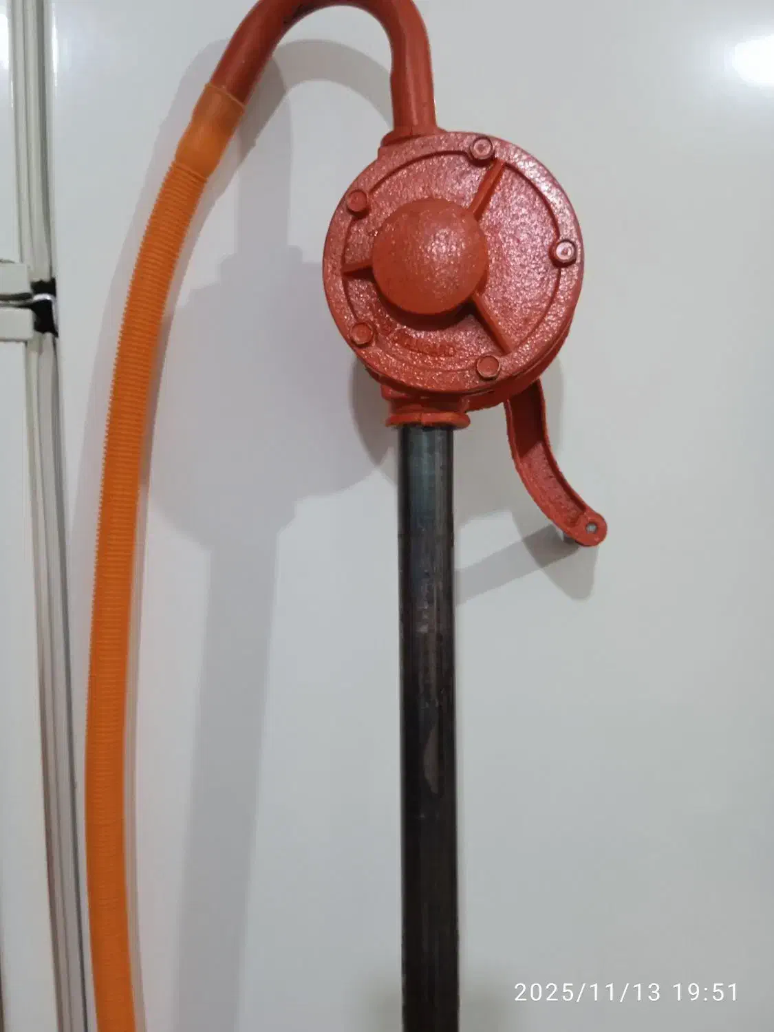 یک عددپمپ روغن دستی|ابزارآلات|سنقر, |دیوار