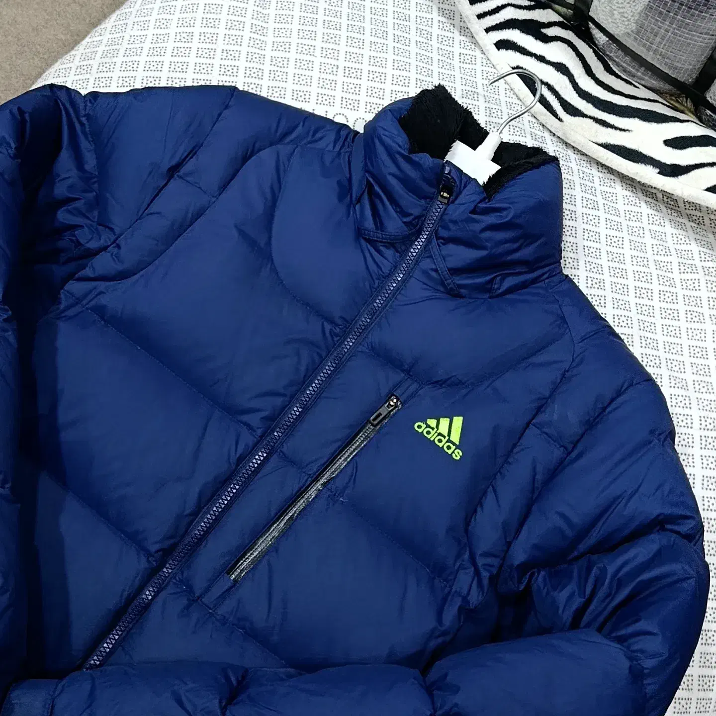 کاپشن پر برند آدیداس|لباس|اسلام‌شهر, سیمرغ|دیوار