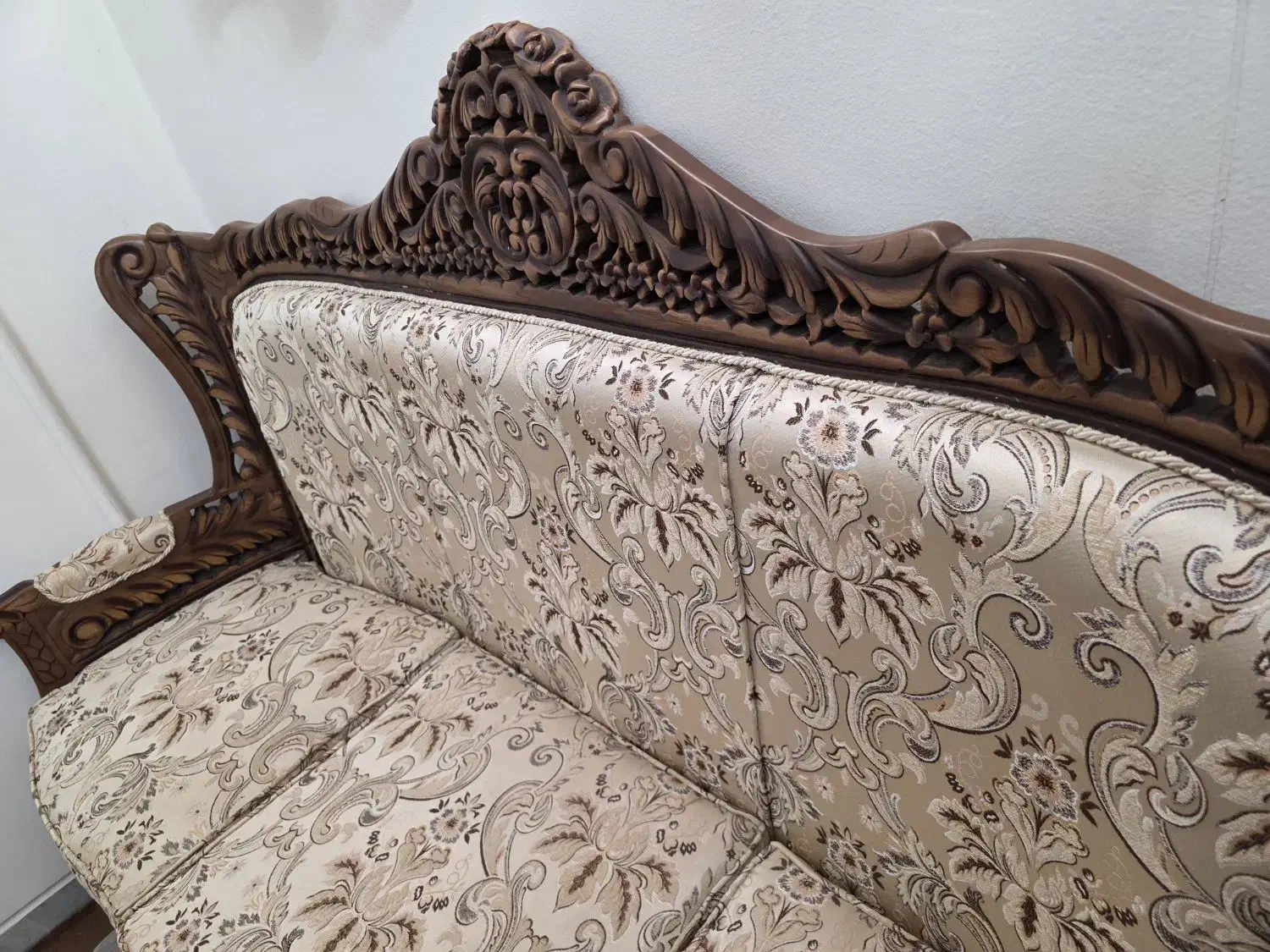 مبلمان چوبی و ویترین چوبی در حد نو|مبلمان خانگی و میز عسلی|اصفهان, سرتاوه|دیوار