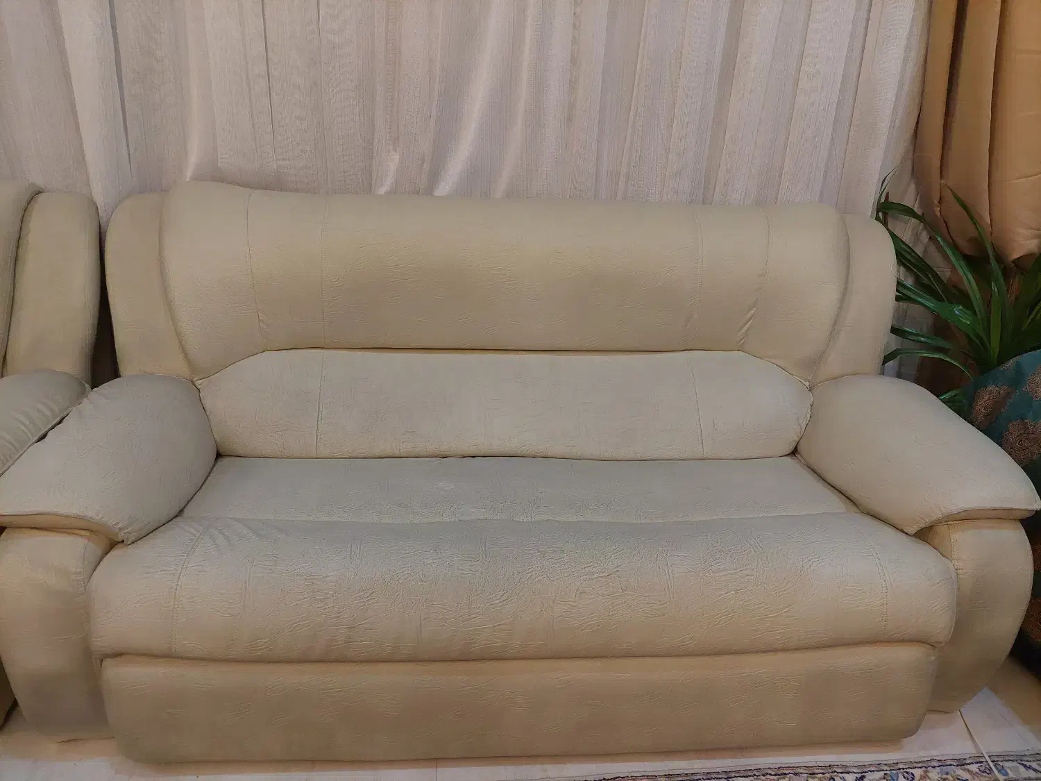 مبل چرمی کارکرده ۷ نفره|مبلمان خانگی و میز عسلی|شیراز, کوی زهرا|دیوار