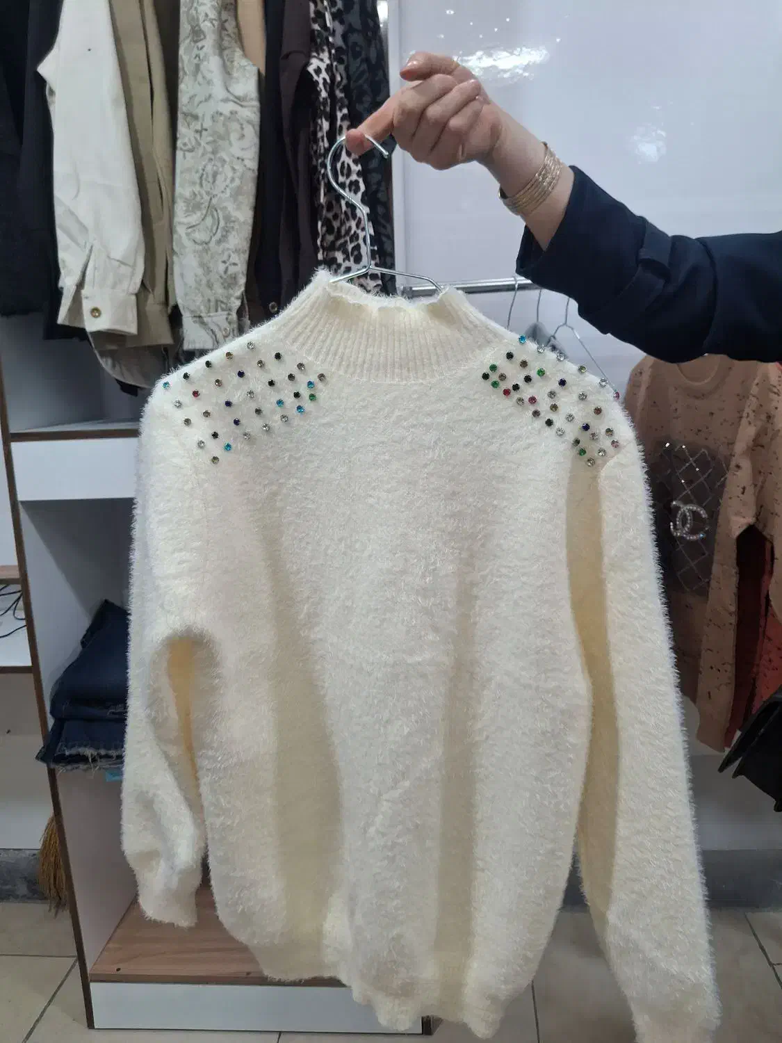 تونیک|لباس|قم, وادی السلام|دیوار