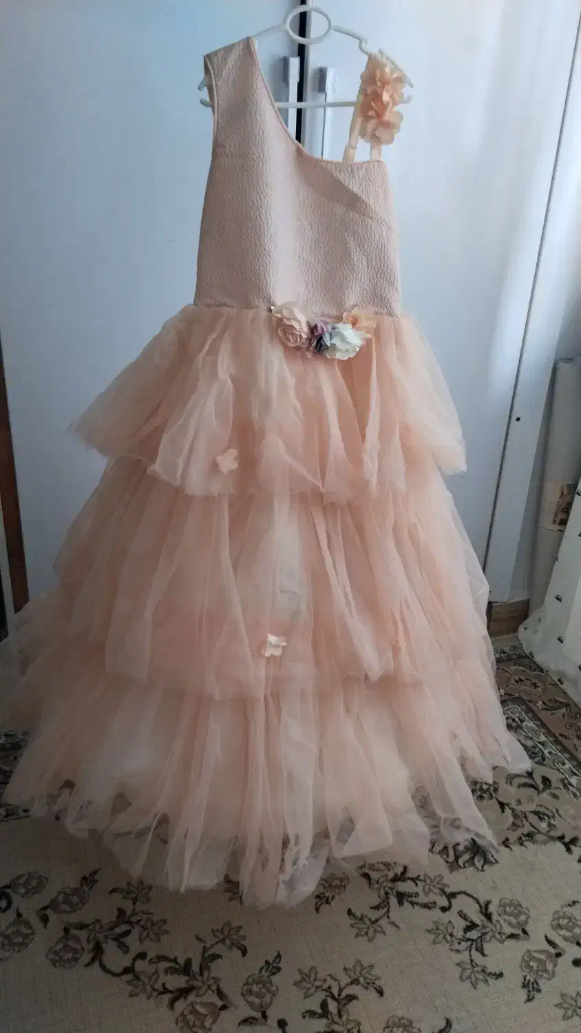 پیراهن دخترانه|لباس|صومعه‌سرا, |دیوار