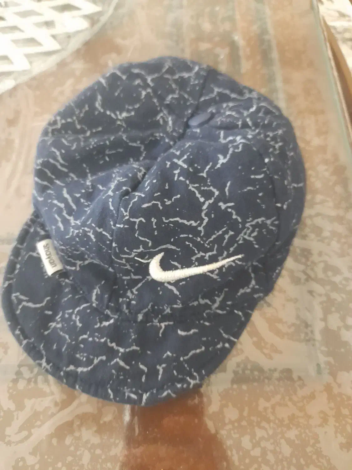 کلاه|لباس|قم, باغ کرباسی|دیوار