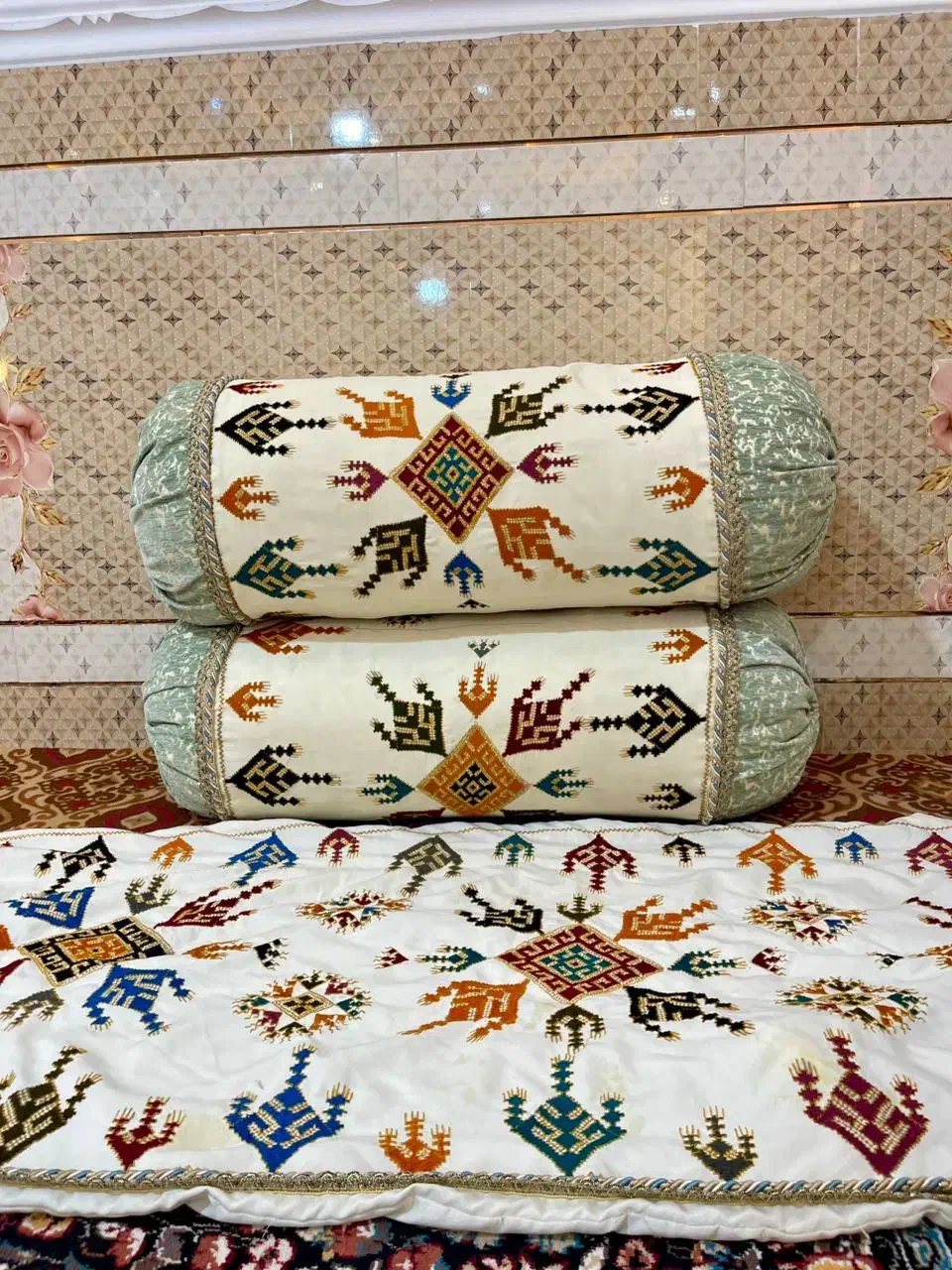 بالشت و کناره|رختخواب، بالش، پتو|ایرانشهر, |دیوار