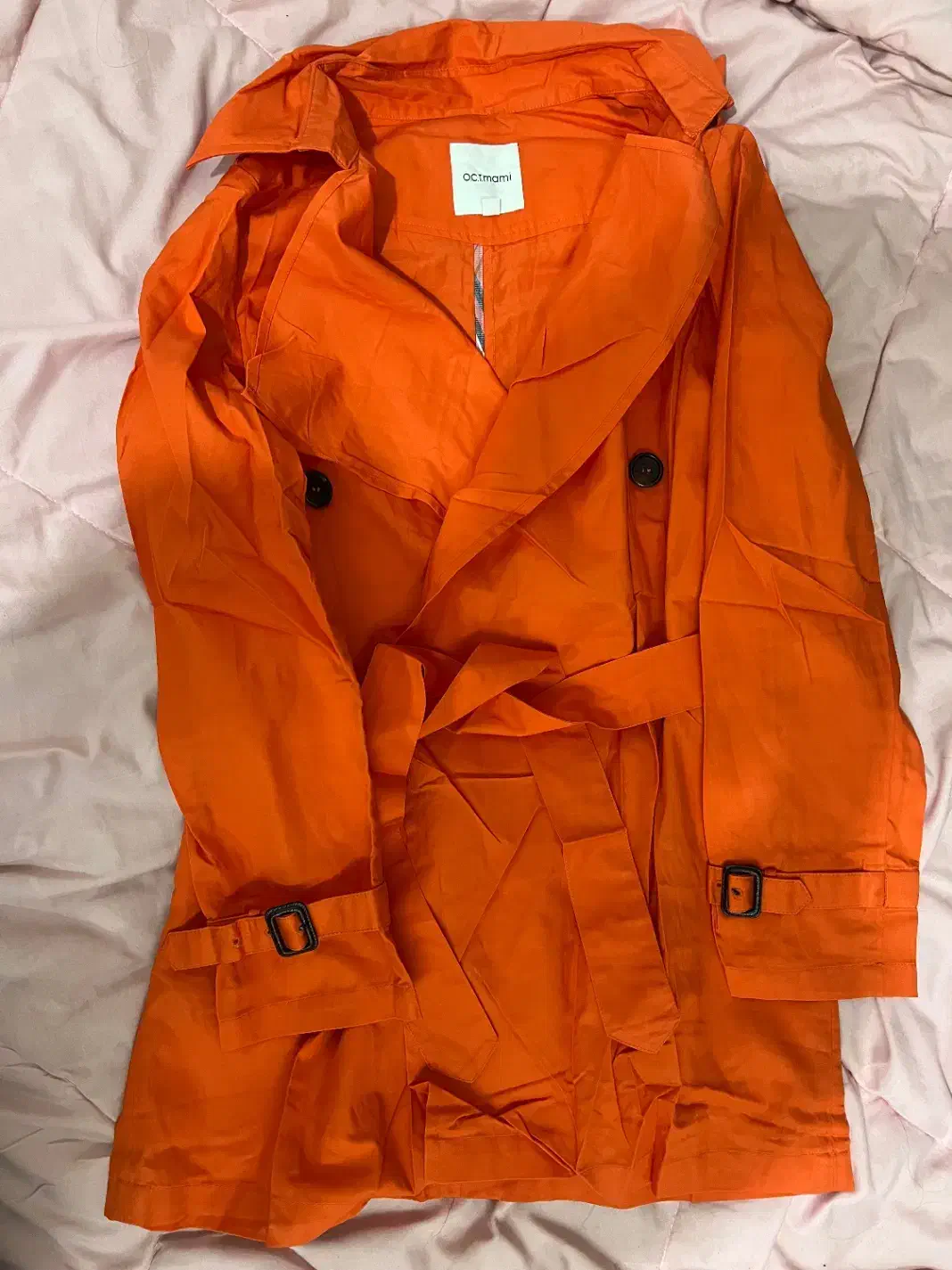 بارونی نارنجی|لباس|قم, گلزار|دیوار