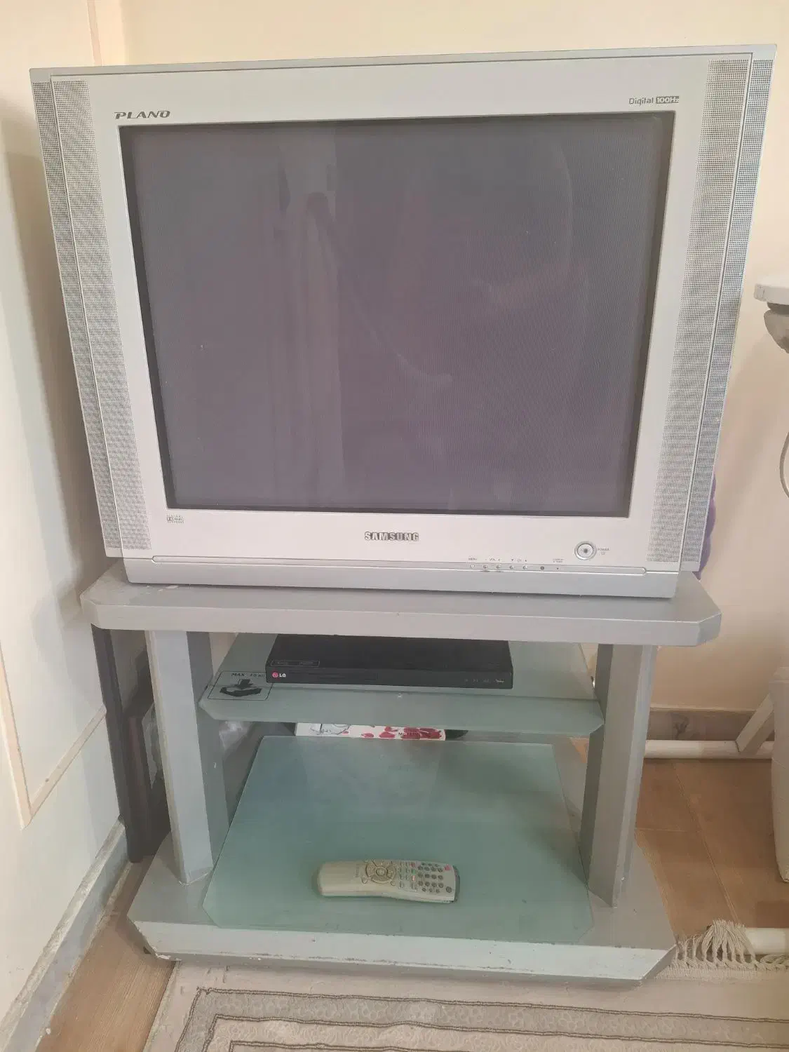 تلویزیون سامسونگ اصل کره ۲۹ اینچ با میزش|تلویزیون و پروژکتور|کرج, گلشهر|دیوار