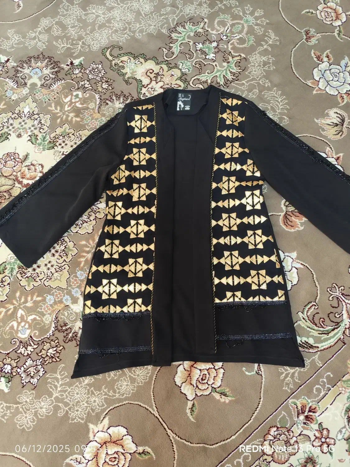 کت مجلسی|لباس|قم, ولیعصر|دیوار