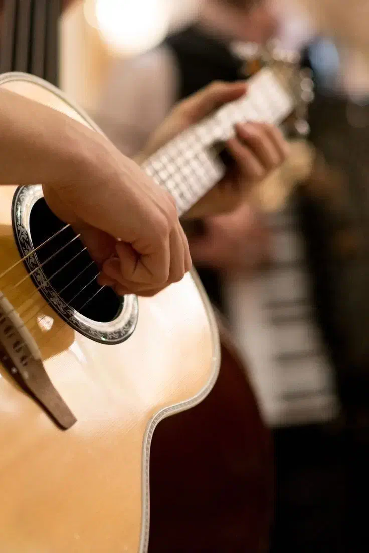 آموزش گیتار حضوری و آنلاین|خدمات آموزشی|قم, زنبیل آباد|دیوار