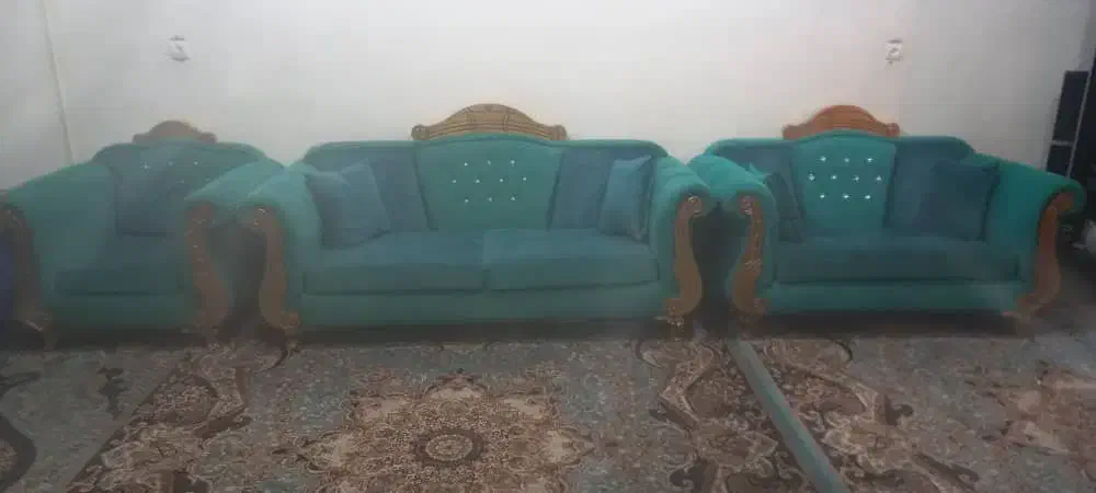 مبل تمیز و بدون هیچ گونه شکستگی ویاترک میباشد|مبلمان خانگی و میز عسلی|اهواز, کوی ترابری|دیوار