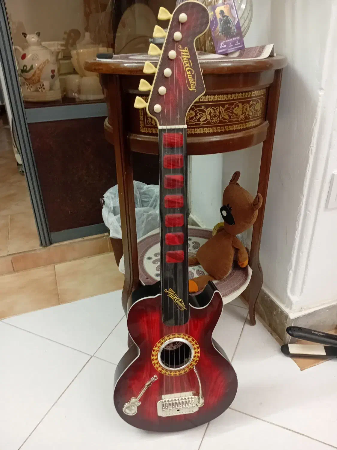 گیتار طرح چوب وسیعی سالم|گیتار، بیس، امپلیفایر|گرگان, |دیوار