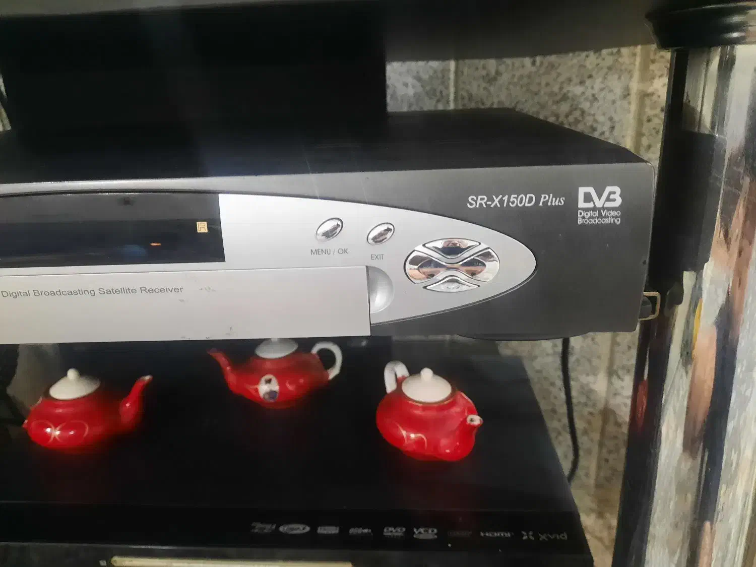 یک عدد دستگاه|تلویزیون و پروژکتور|حمیدیا, |دیوار