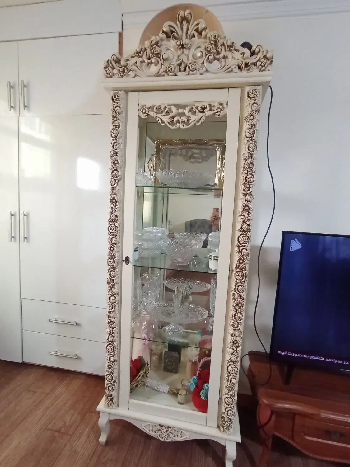 بوفه سفید اینه دار|بوفه، ویترین، کنسول|رشت, سلیمانداراب|دیوار