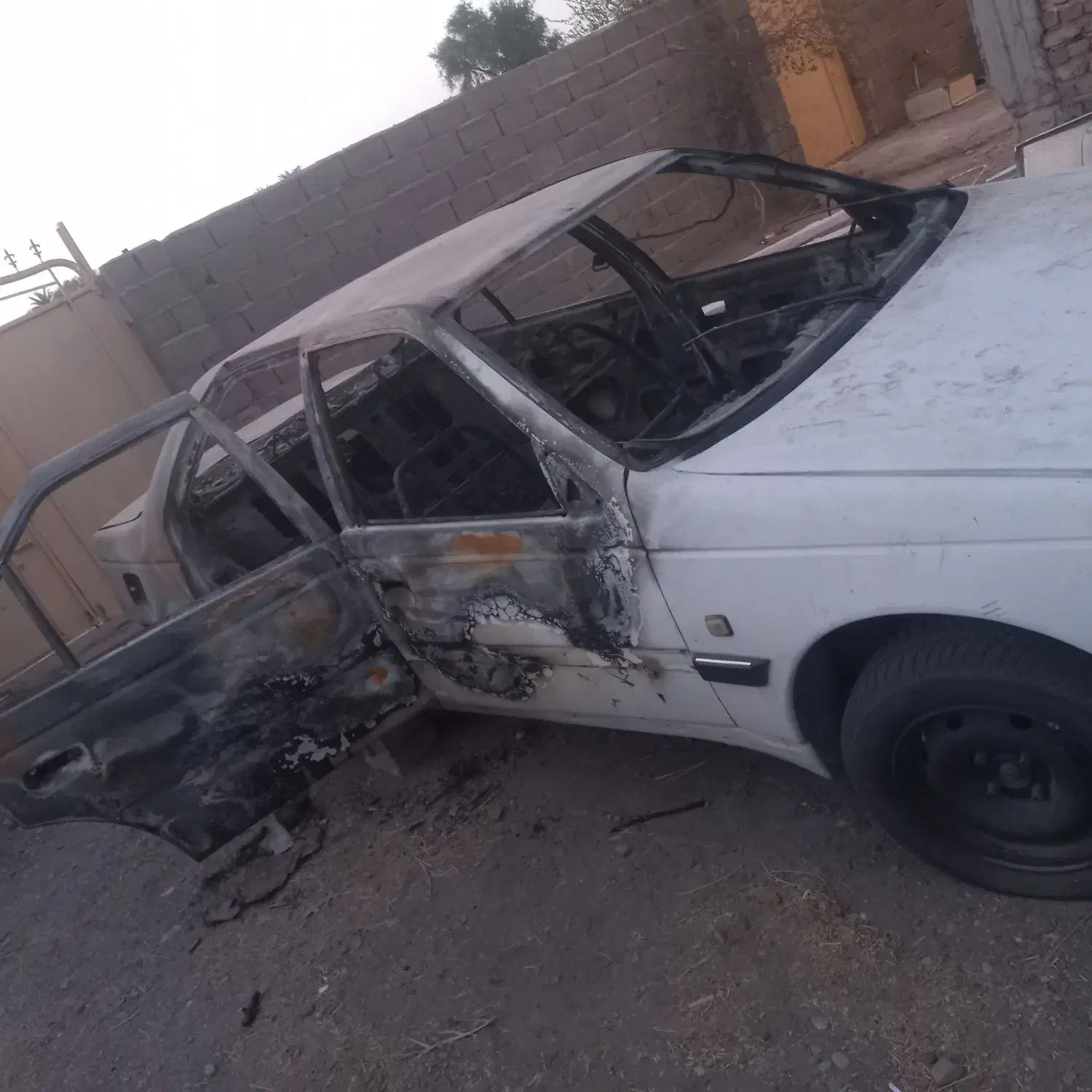 ماشین پارس مدل ۹۹ اتیش گرفته کله جلوی ماشین سالم|خودرو سواری و وانت|ایرانشهر, |دیوار