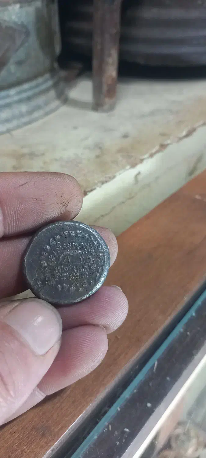 یک عدد سکه نقره نیست|بدلیجات|نهاوند, |دیوار