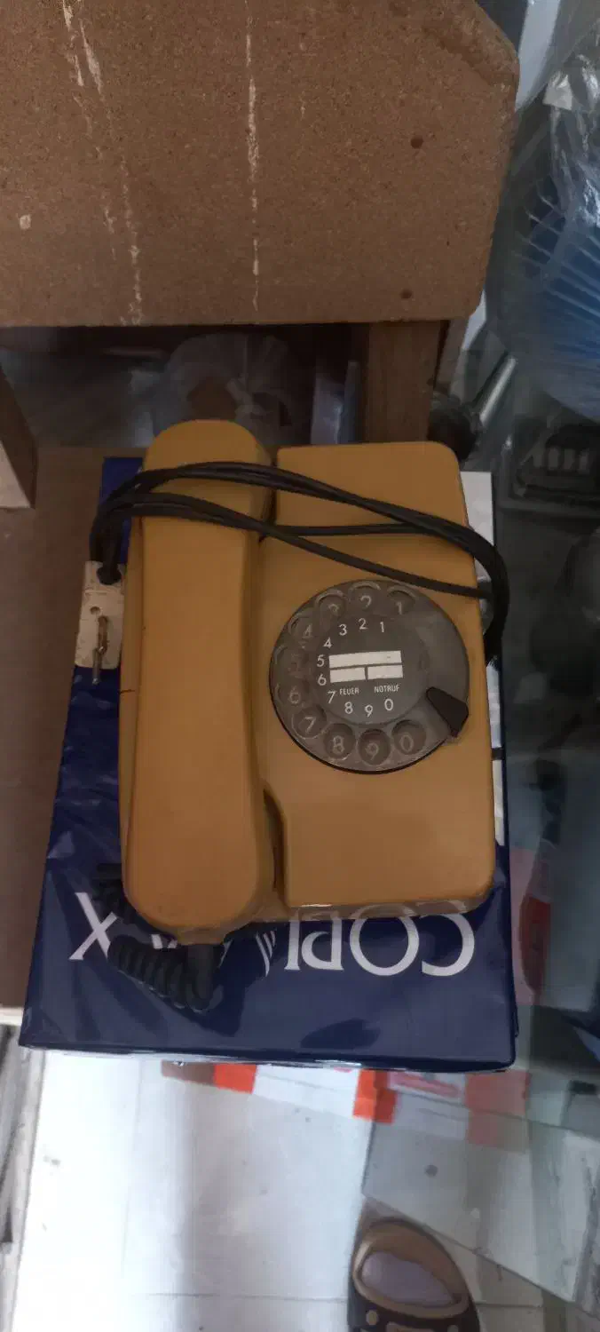 تلفن قدیمی و چرخ گوشت دستی|کلکسیون اشیاء عتیقه|شهرضا, |دیوار
