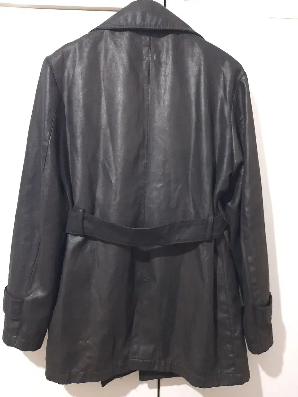 پالتو مردانه|لباس|رشت, توشیبا|دیوار