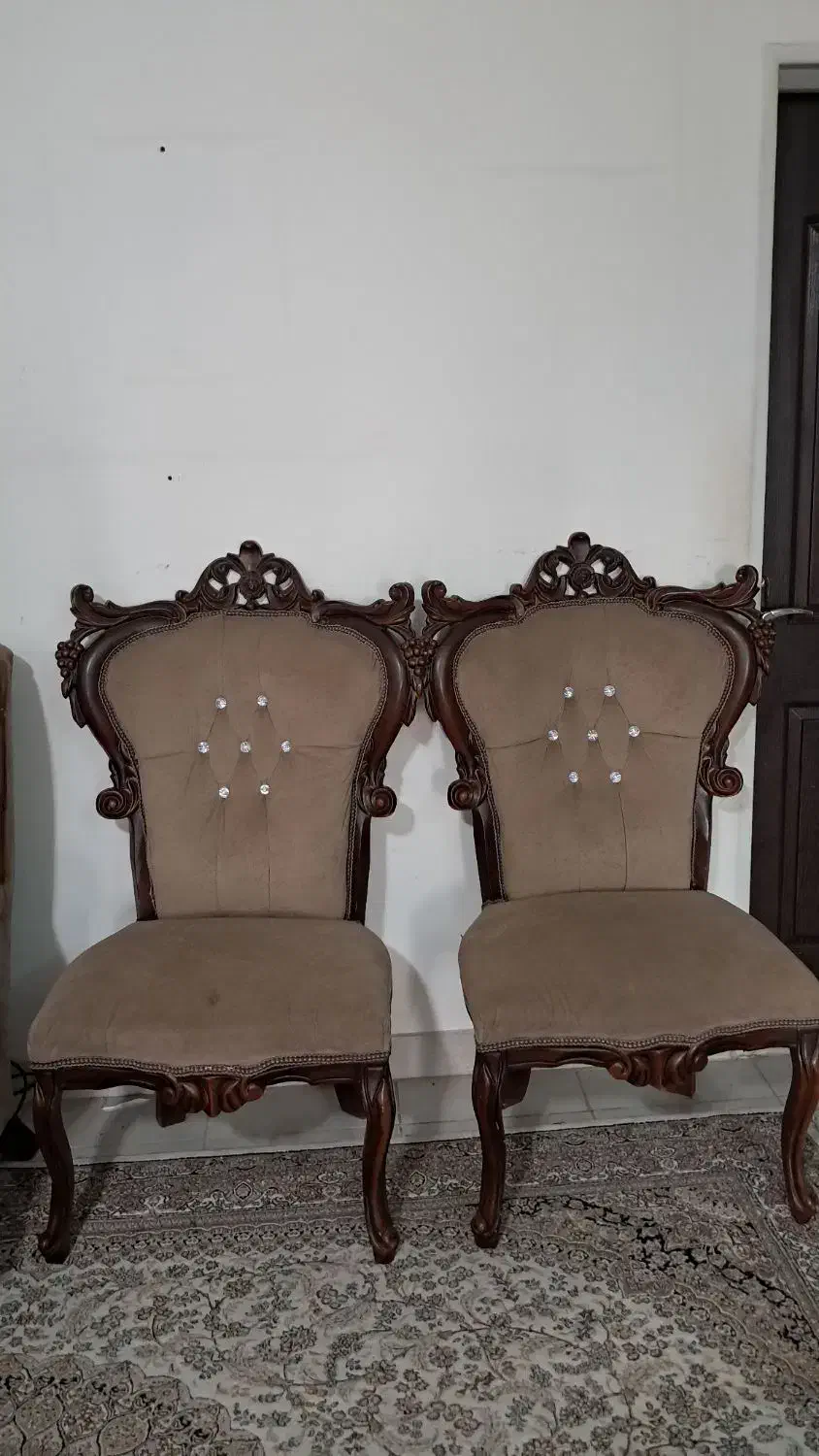 دو عدد صندلی میزبان|مبلمان خانگی و میز عسلی|قم, باغ کرباسی|دیوار